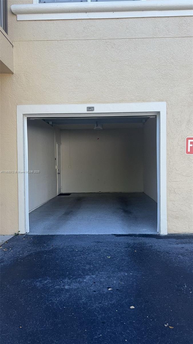 OXFORD PLACE AT TAMPA PALM - Residential