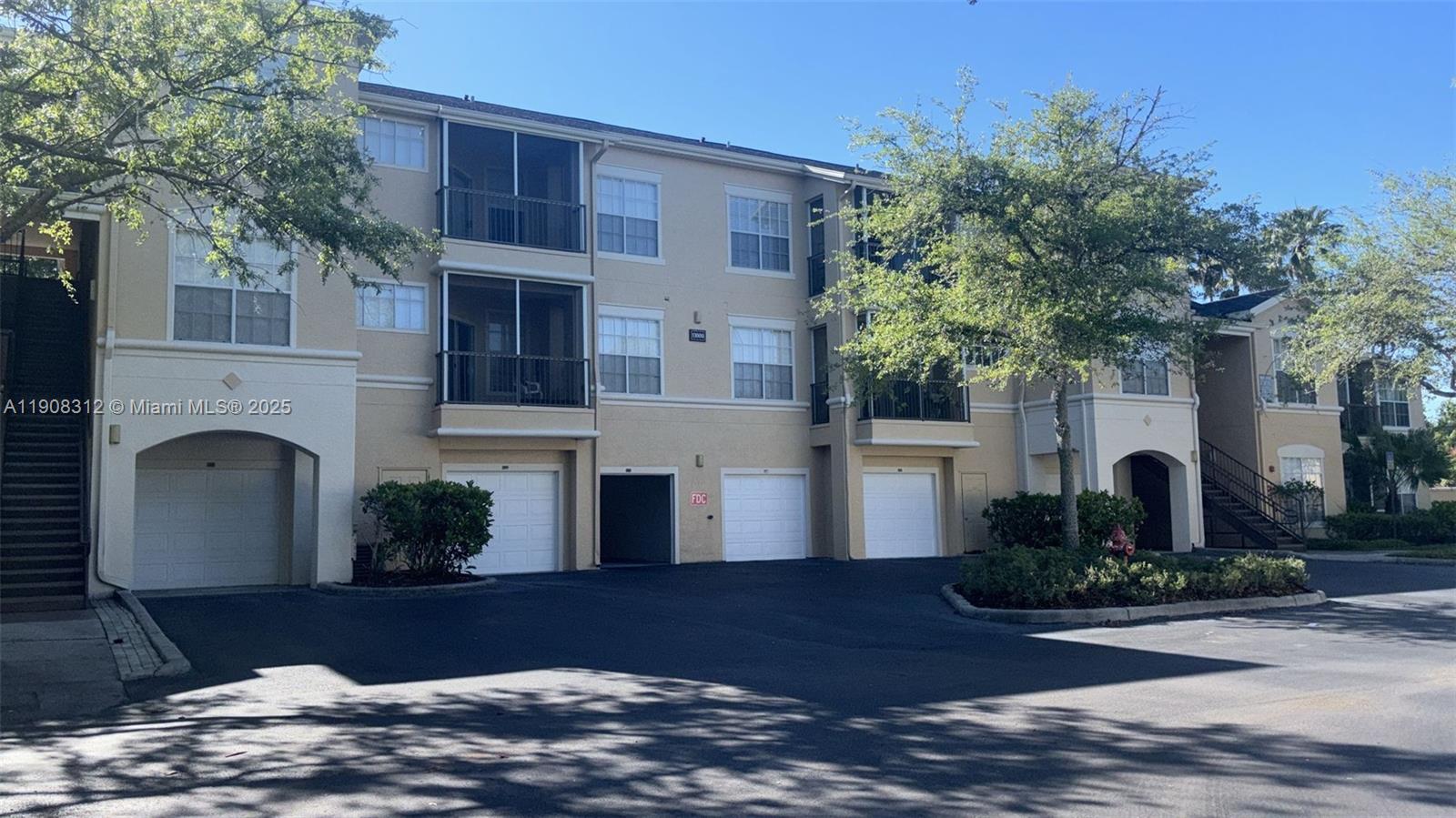 OXFORD PLACE AT TAMPA PALM - Residential