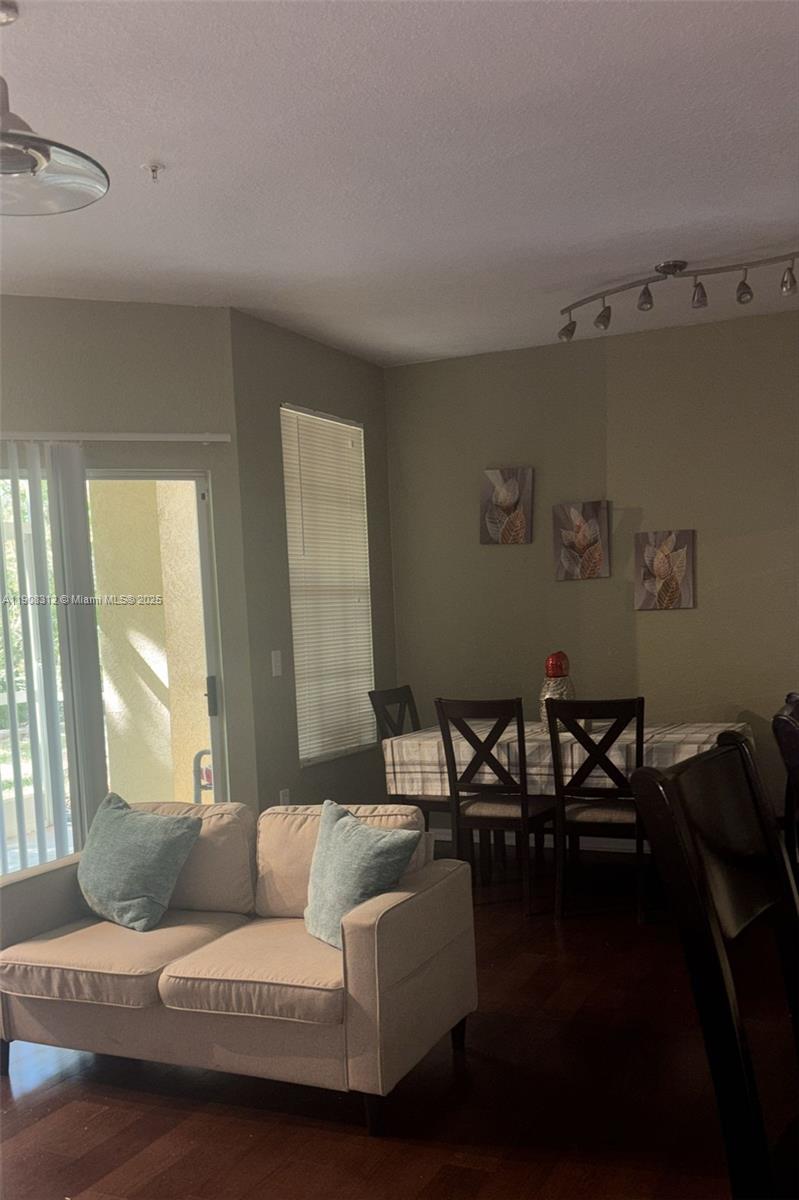 OXFORD PLACE AT TAMPA PALM - Residential