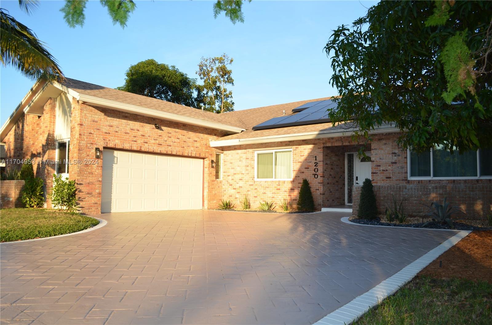 Rental Property at 1200 Nw 78th Ave, Plantation, Miami-Dade County, Florida - Bedrooms: 4 
Bathrooms: 2  - $5,500 MO.