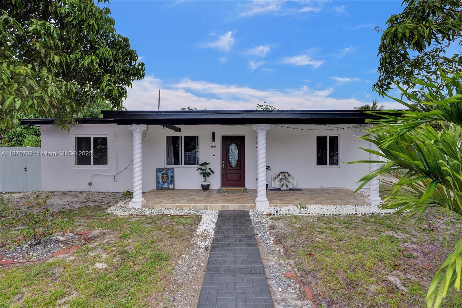 Calling all first-time buyers, investors, and handymen! This is your chance to own a single-family home with incredible potential at a price that’s hard to beat! Featuring a spacious backyard, and tons of natural light, this property is the perfect canvas for your personal touch or next renovation project.
With solid bones and a flexible layout, the possibilities are endless. Whether you're looking to create your dream home or invest in your future, this is the kind of property that doesn’t come around often.
Cash buyers only – priced to move! Don’t miss out on this rare opportunity to own a home with serious upside.