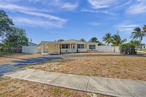 Single Family Residence in Deerfield Beach FL 601 37th St St.jpg