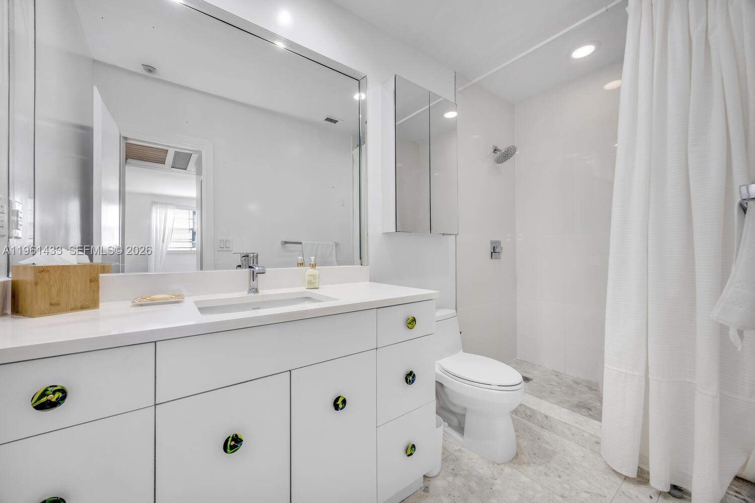 GABLES WATERWAY TOWERS - Residential