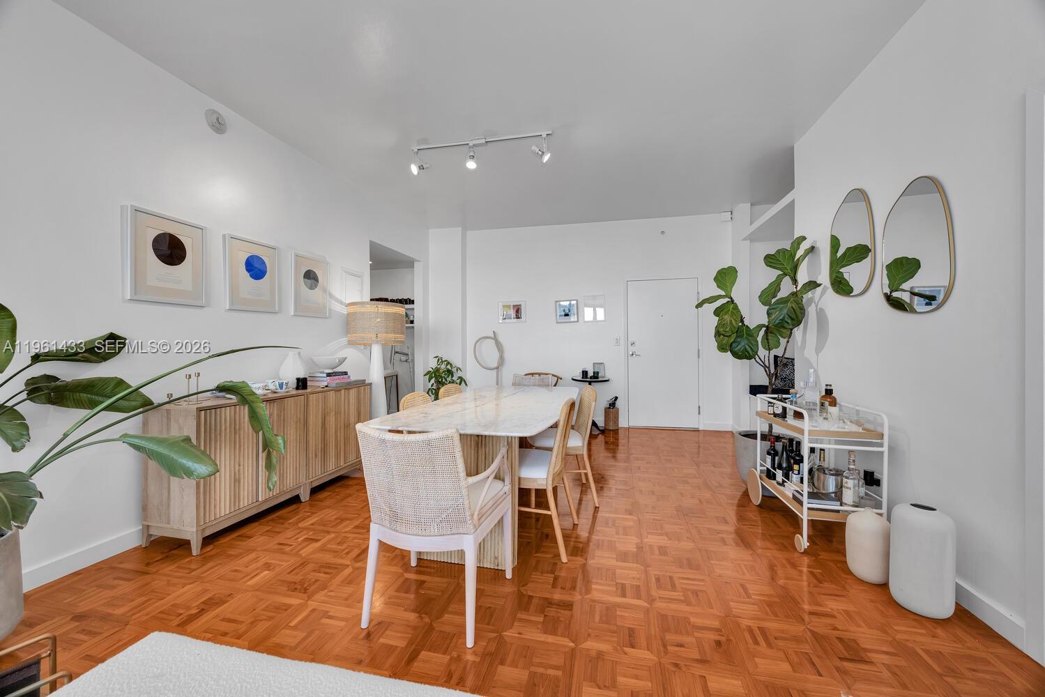 GABLES WATERWAY TOWERS - Residential