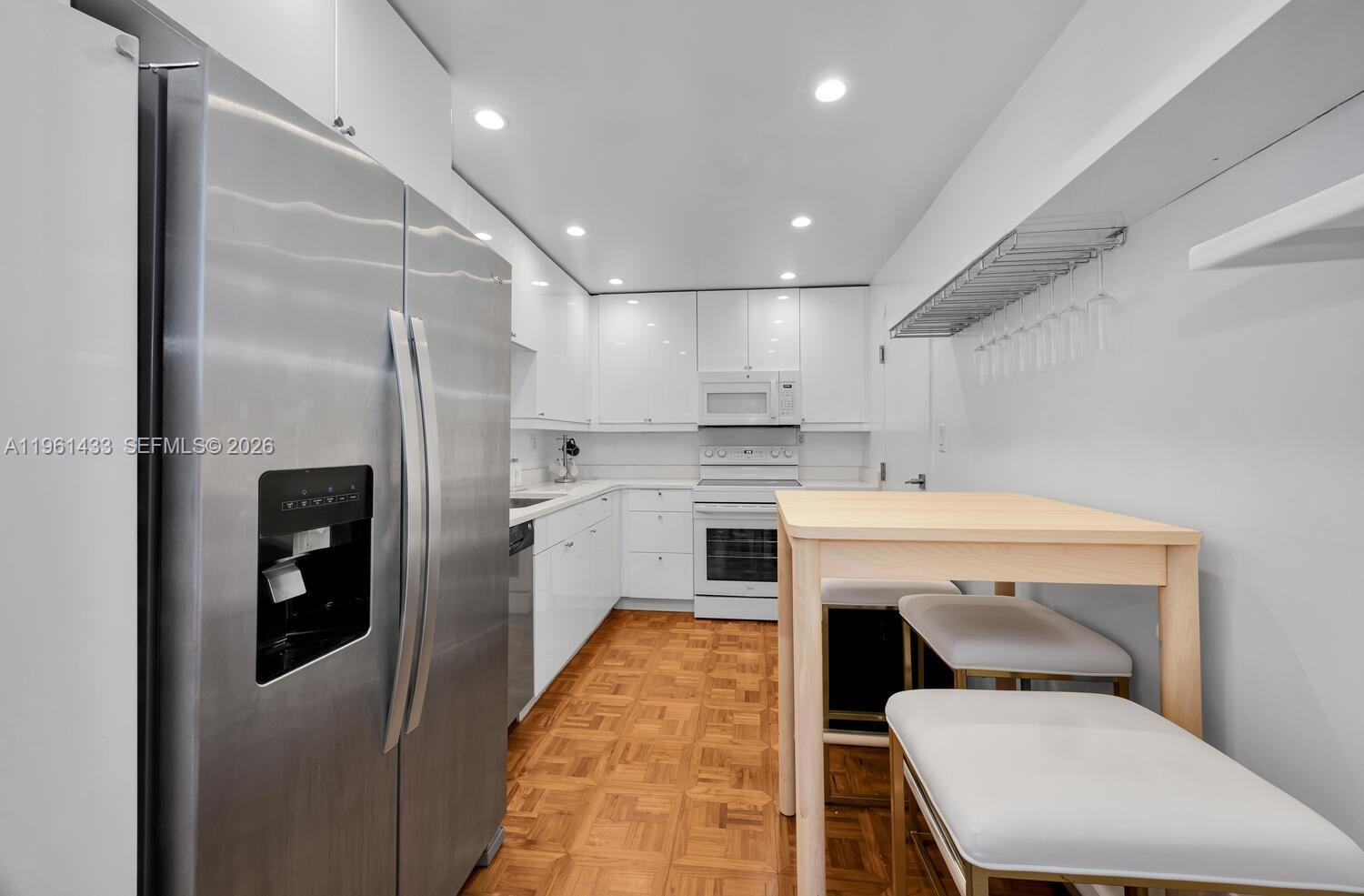 GABLES WATERWAY TOWERS - Residential