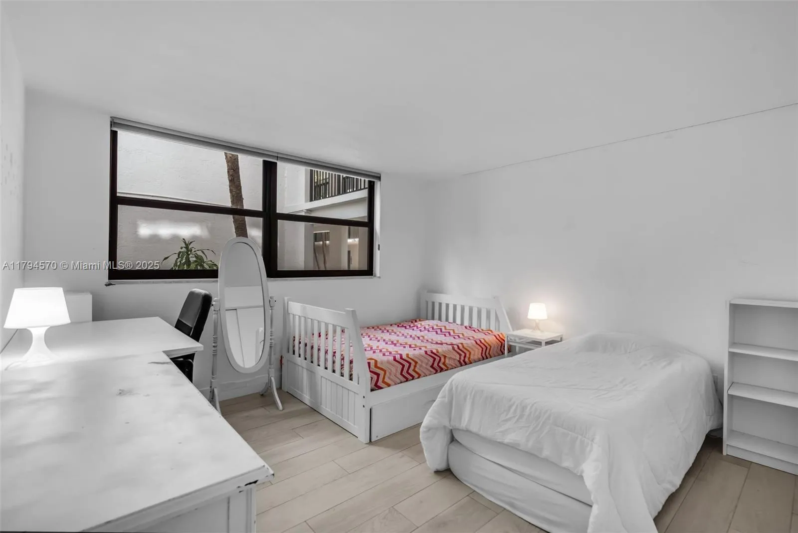 Key Biscayne, Florida 33149, United States, 3 Bedrooms Bedrooms, ,2 BathroomsBathrooms,Residential,Pending,120265