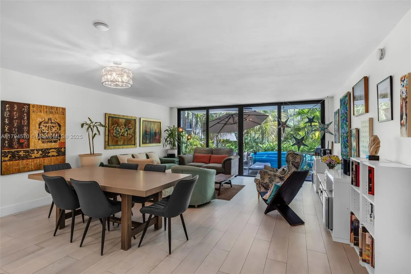 Key Biscayne, Florida 33149, United States, 3 Bedrooms Bedrooms, ,2 BathroomsBathrooms,Residential,Pending,120265