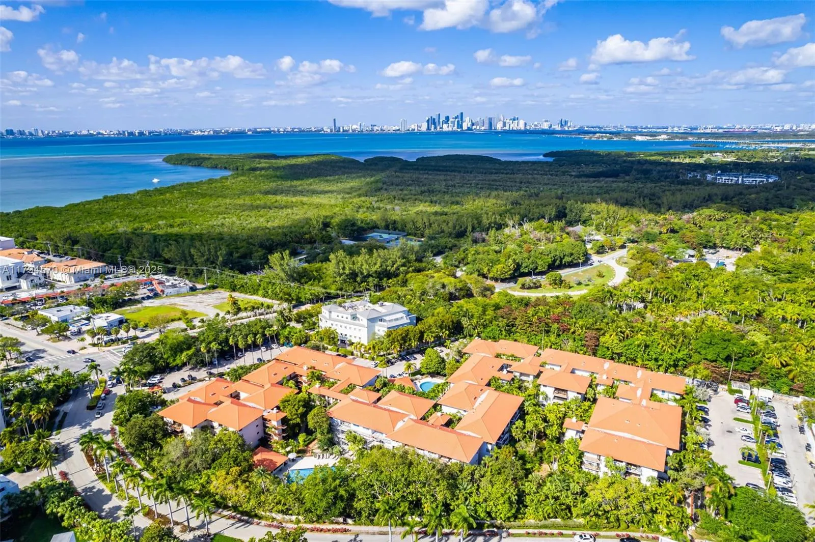 Key Biscayne, Florida 33149, United States, 3 Bedrooms Bedrooms, ,2 BathroomsBathrooms,Residential,Pending,120265
