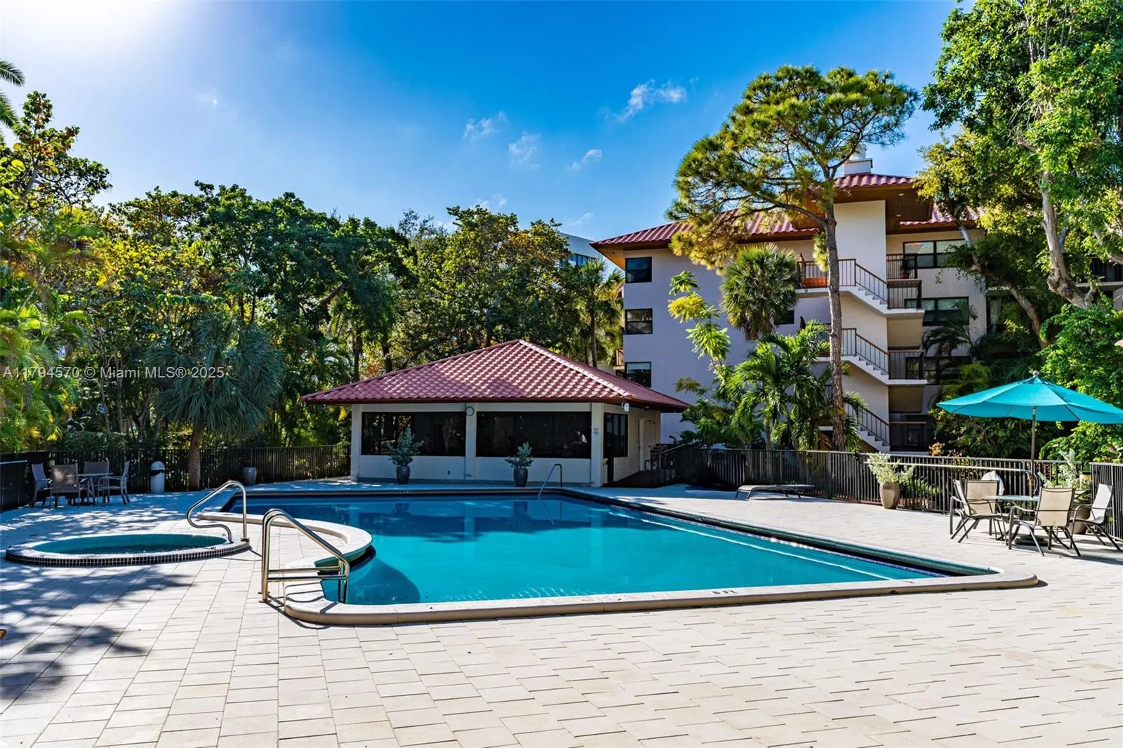 Key Biscayne, Florida 33149, United States, 3 Bedrooms Bedrooms, ,2 BathroomsBathrooms,Residential,Pending,120265