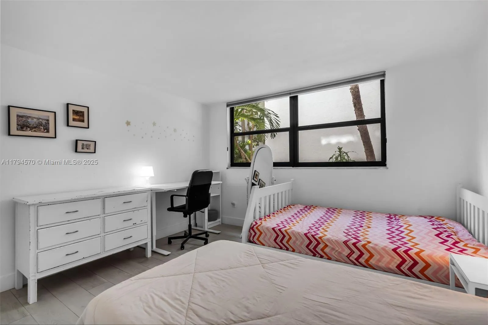 Key Biscayne, Florida 33149, United States, 3 Bedrooms Bedrooms, ,2 BathroomsBathrooms,Residential,Pending,120265