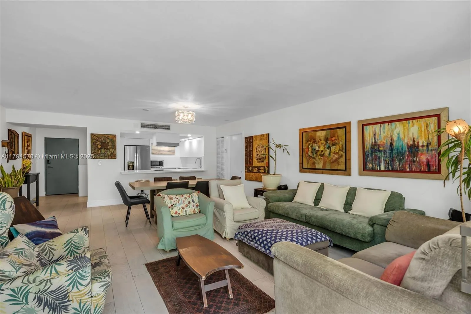 Key Biscayne, Florida 33149, United States, 3 Bedrooms Bedrooms, ,2 BathroomsBathrooms,Residential,Pending,120265