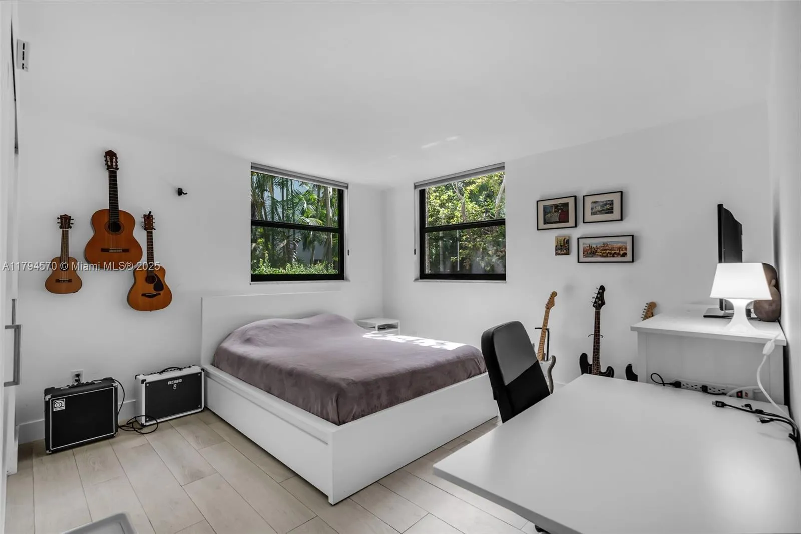 Key Biscayne, Florida 33149, United States, 3 Bedrooms Bedrooms, ,2 BathroomsBathrooms,Residential,Pending,120265