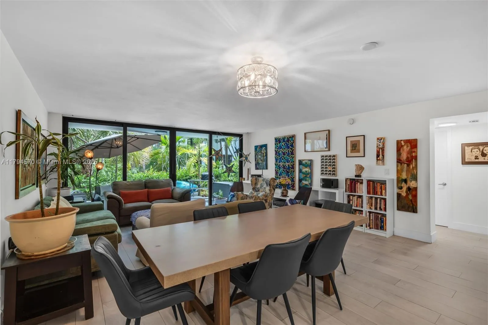 Key Biscayne, Florida 33149, United States, 3 Bedrooms Bedrooms, ,2 BathroomsBathrooms,Residential,Pending,120265