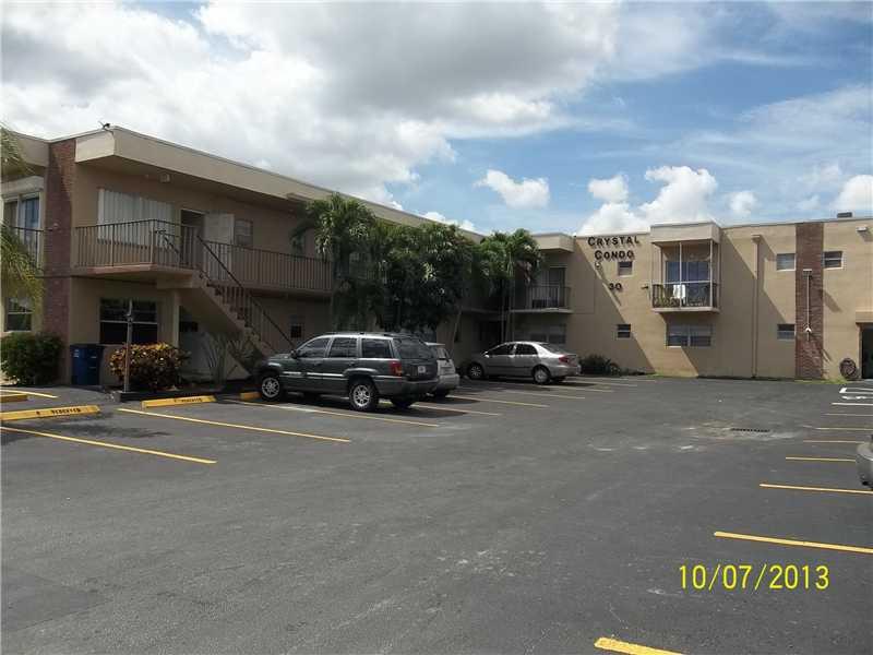 Remodeled roomy 1 bedroom apartment in good secure area.Right across the Golfstreem casino, block from US1 on West. Close to the shopping area, restaurants. 10 min from the beach.Biggest 1 bedroom in the complex,alsi has a extra storage.