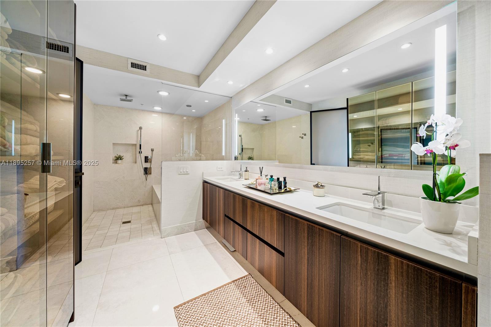 RIVA - Residential