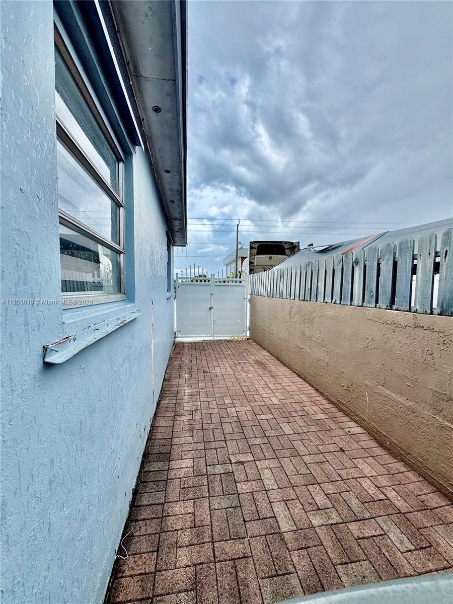 Fresh on the market NO HOA! This 1-bedroom, 1-bathroom unit features central AC, a brand-new kitchen with modern cabinets, stove, and fridge. Includes private backyard space and parking for two cars. Located in a great, central area close to everything!