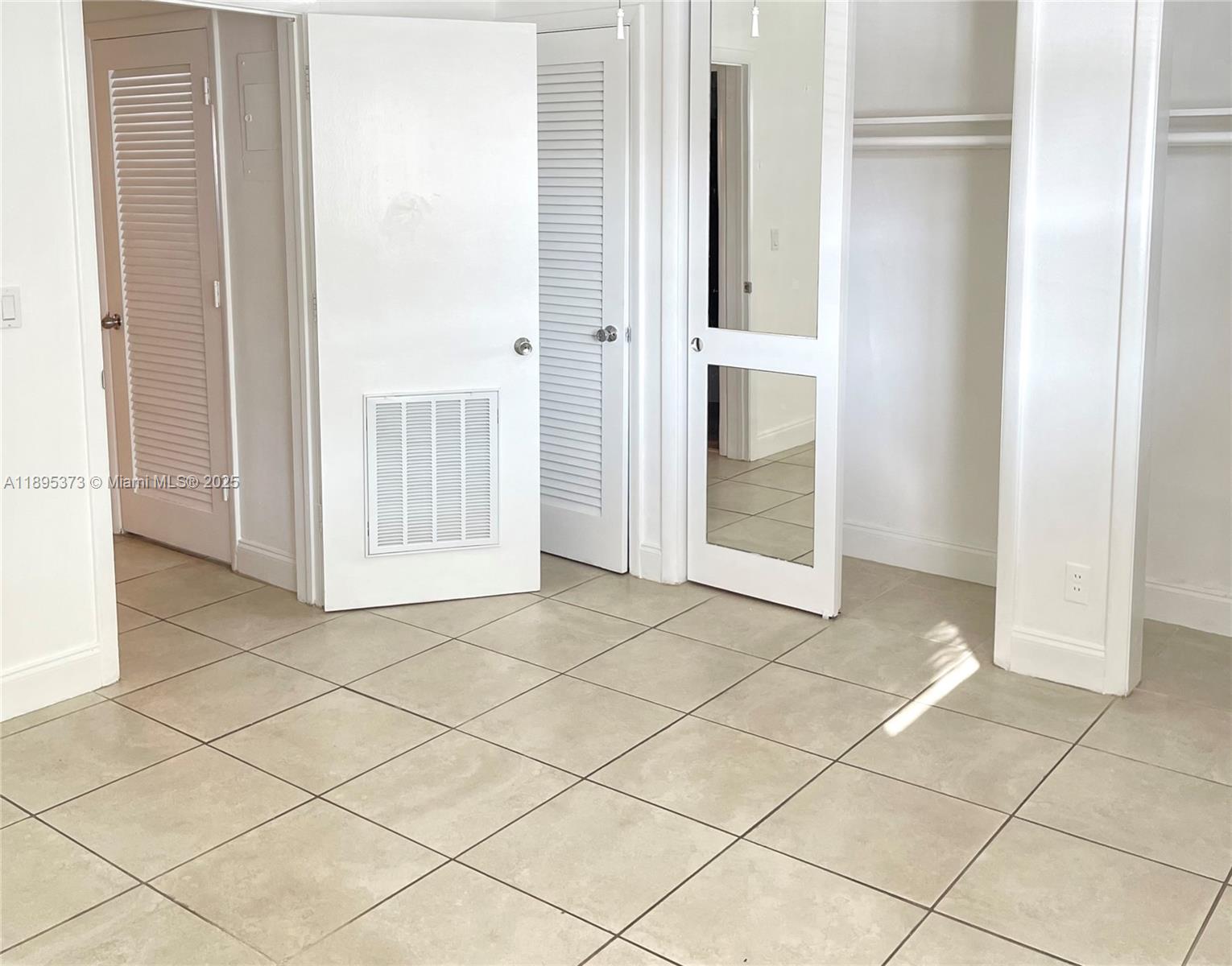 YORKDALES CARALLTON ISLE - Residential Lease