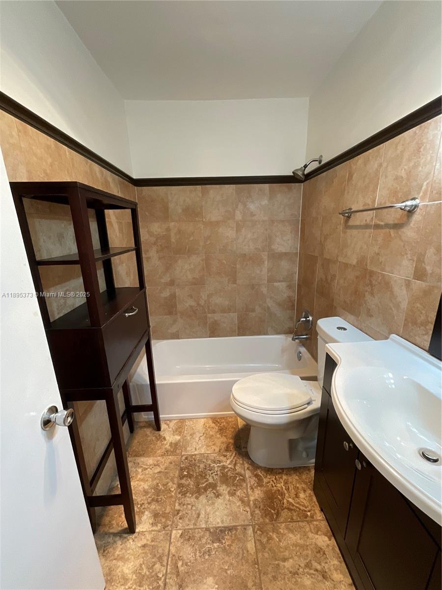 YORKDALES CARALLTON ISLE - Residential Lease