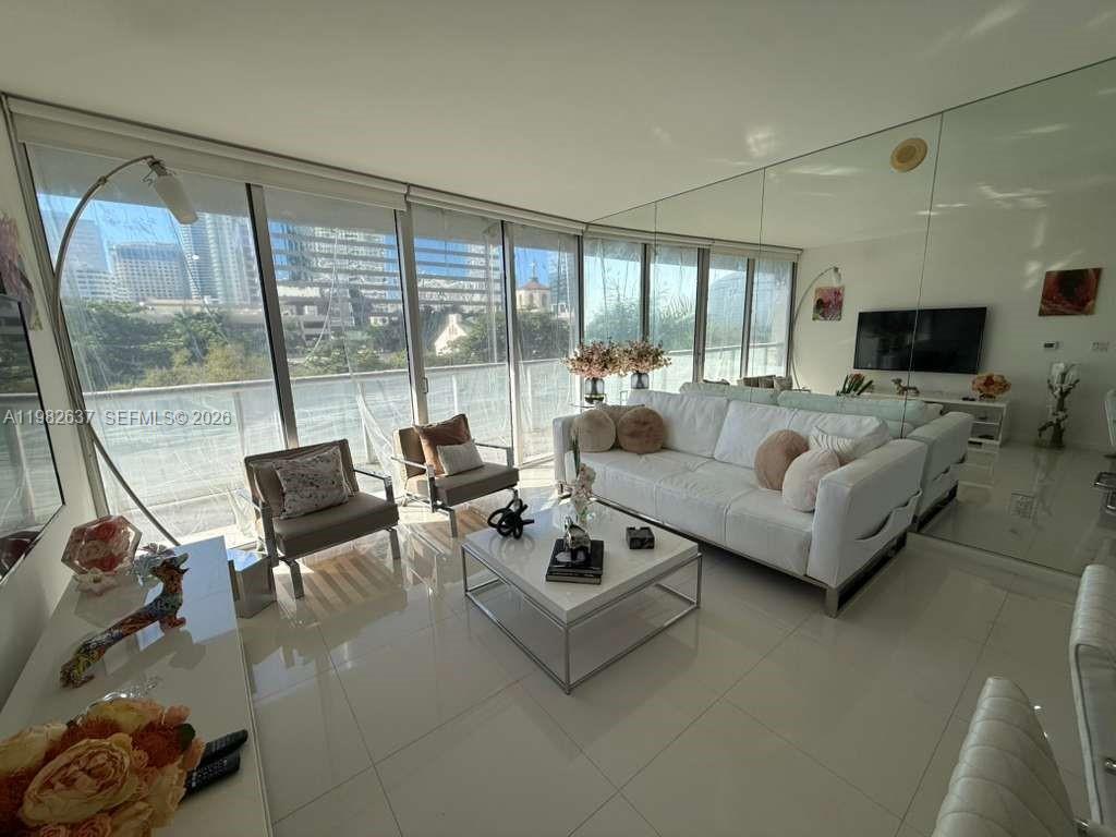 495 Brickell Ave 511