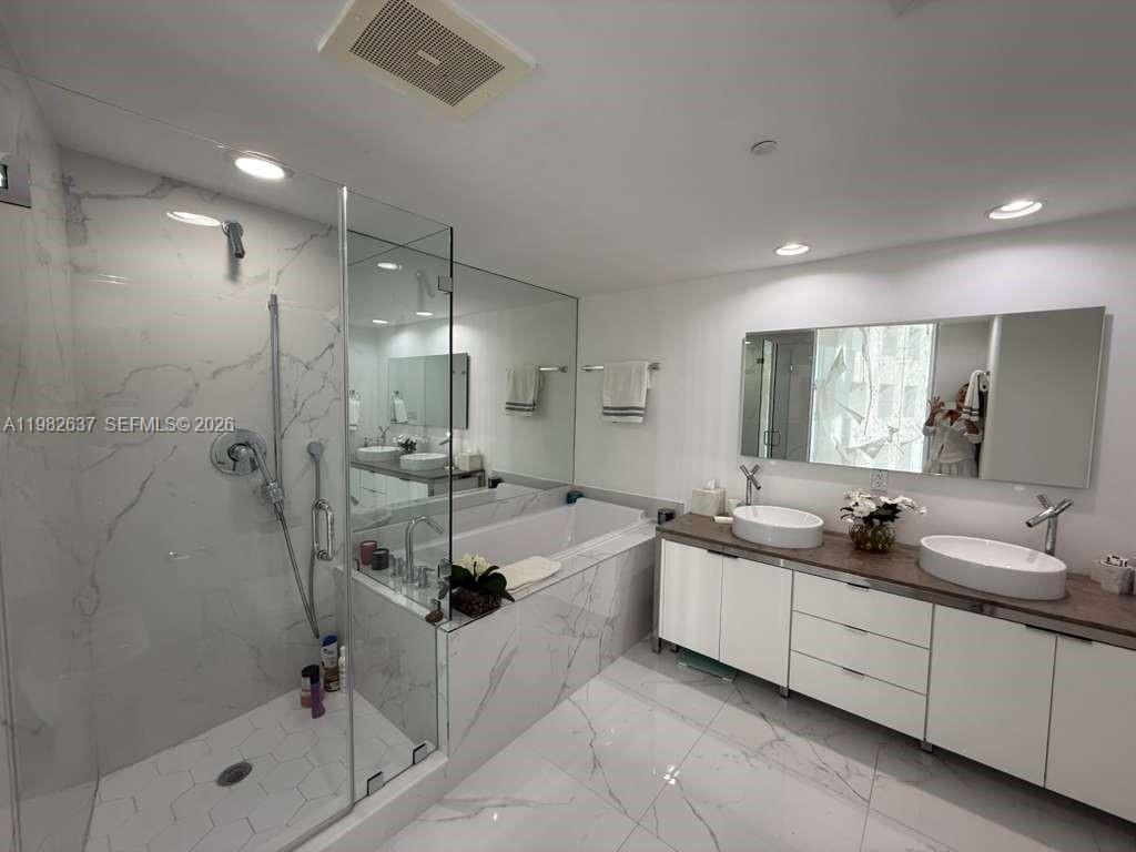 ICON BRICKELL NO TWO - Residential