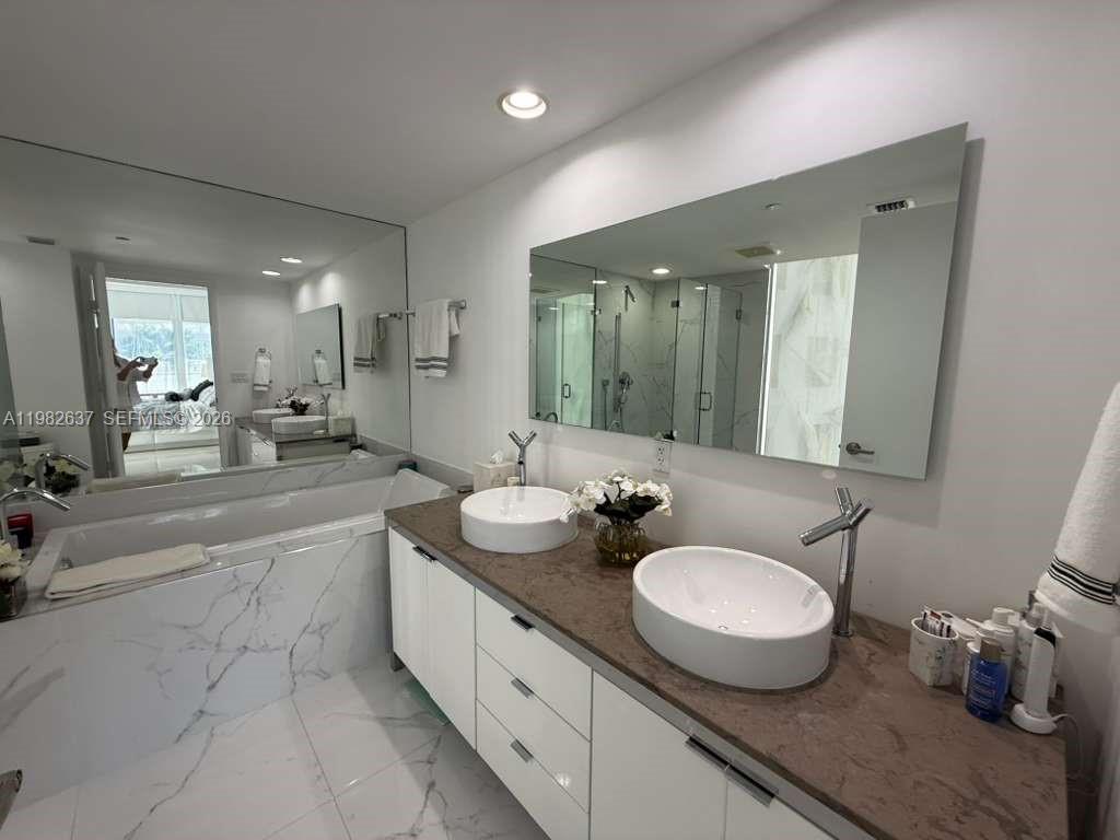 ICON BRICKELL NO TWO - Residential