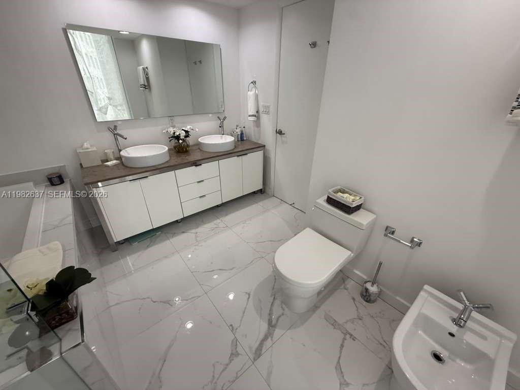 ICON BRICKELL NO TWO - Residential