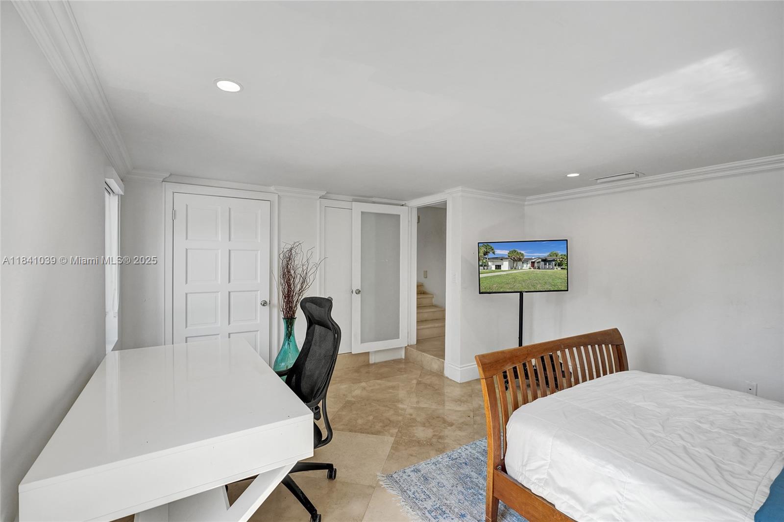 LAKESHORE SEC FOUR - Residential Lease