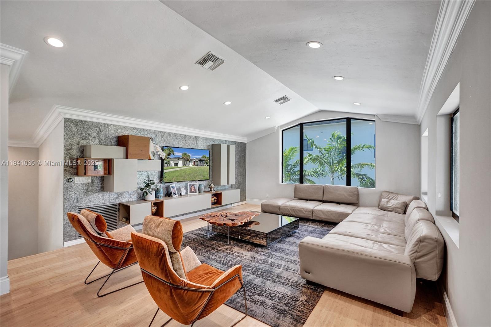 LAKESHORE SEC FOUR - Residential Lease