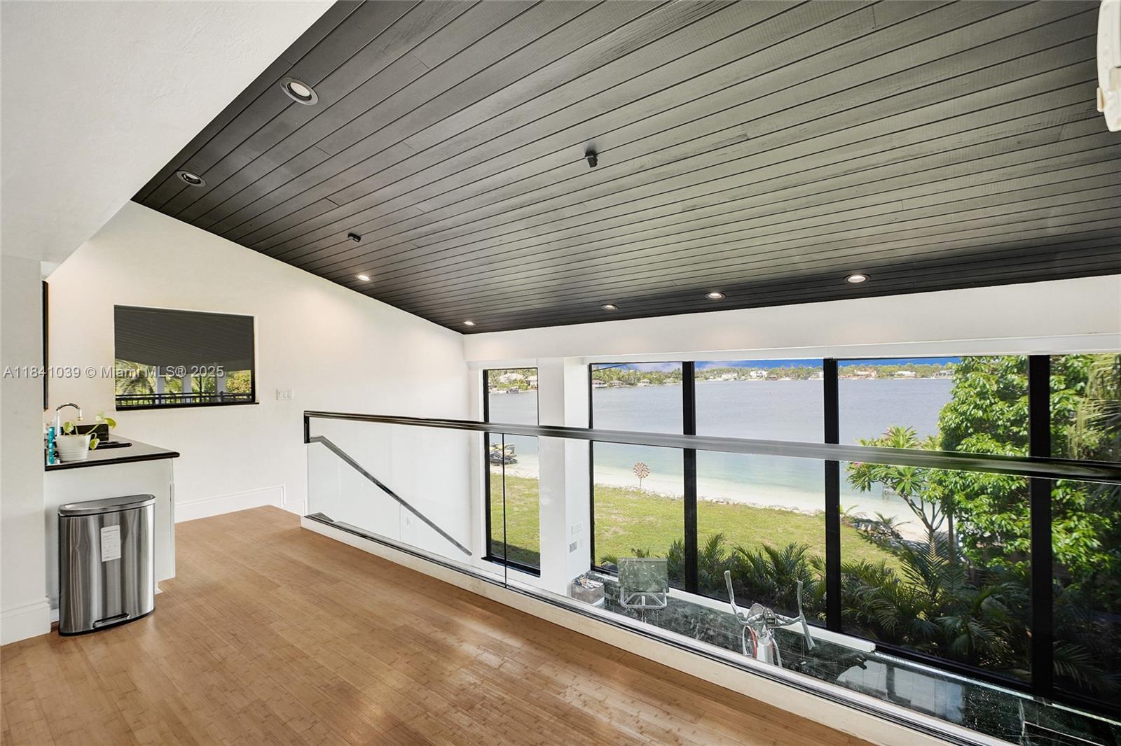 LAKESHORE SEC FOUR - Residential Lease