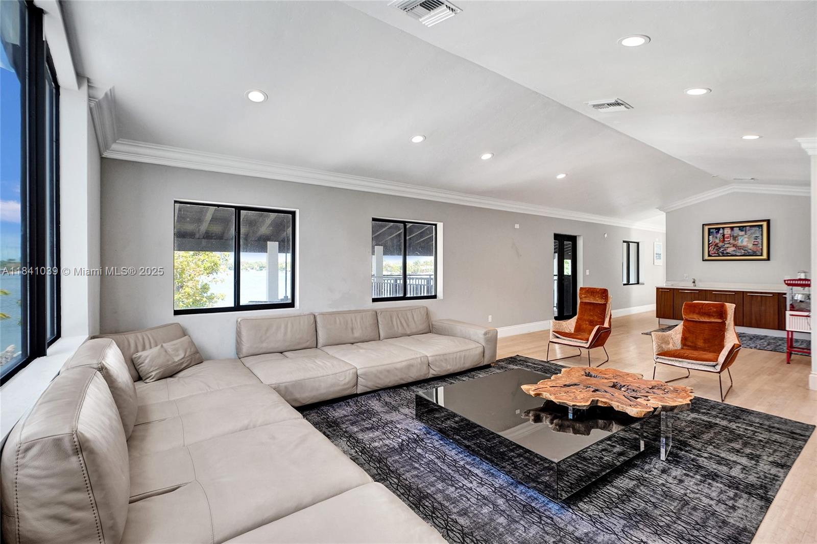 LAKESHORE SEC FOUR - Residential Lease