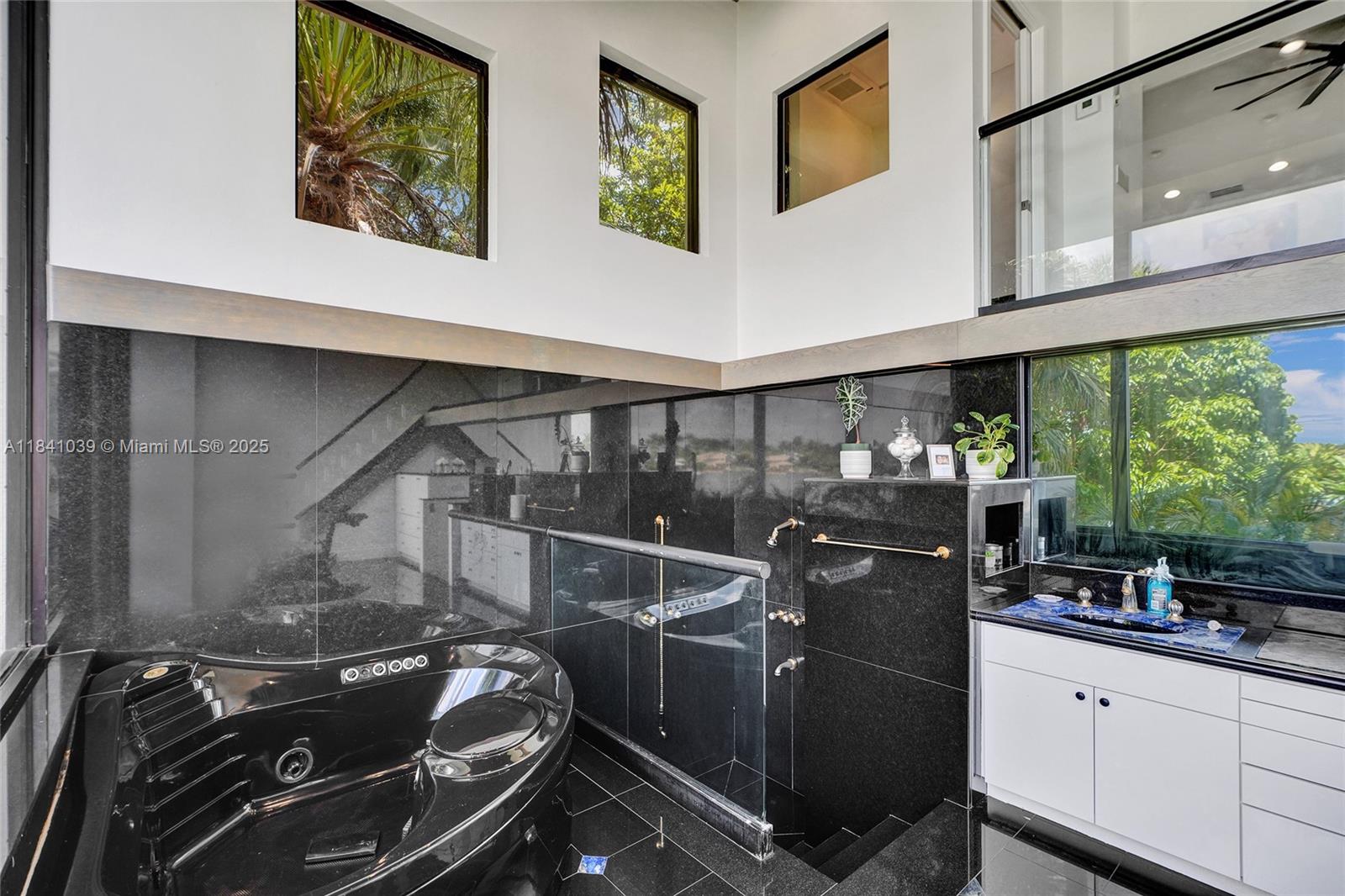 LAKESHORE SEC FOUR - Residential Lease