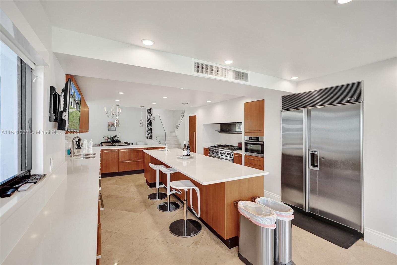 LAKESHORE SEC FOUR - Residential Lease