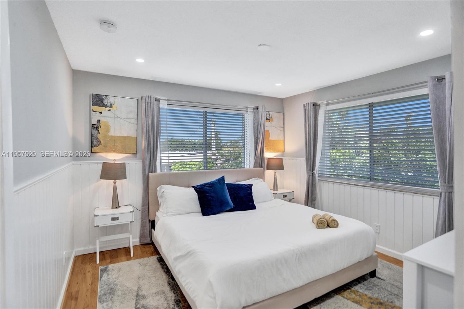 CYPRESS LAKE - Residential