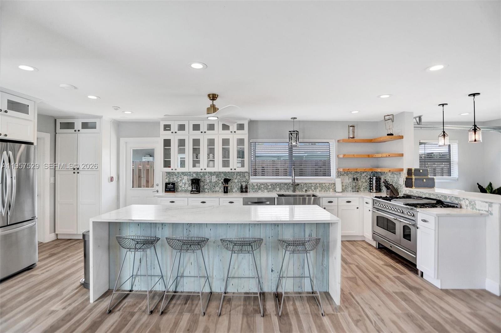 CYPRESS LAKE - Residential