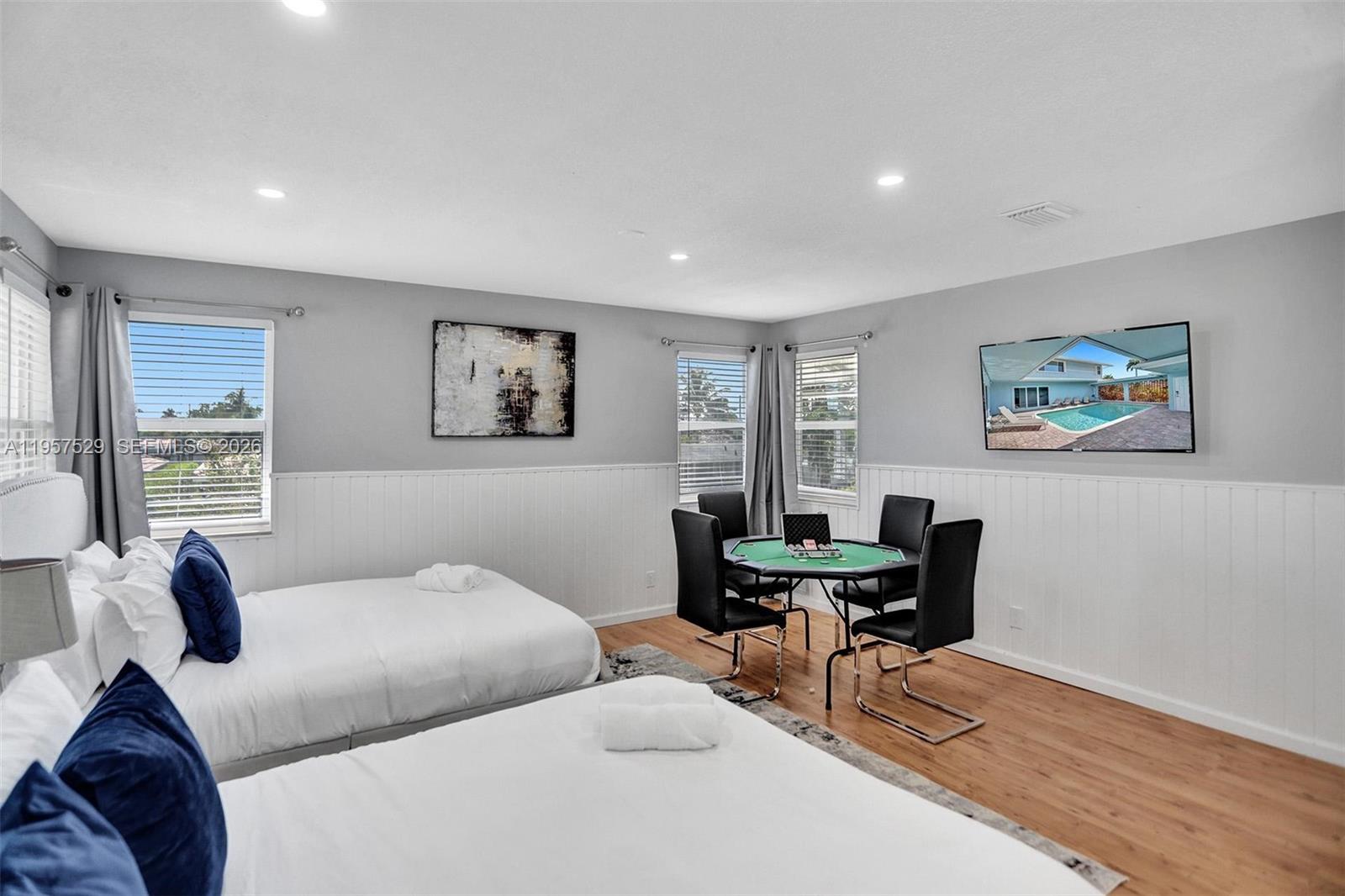 CYPRESS LAKE - Residential