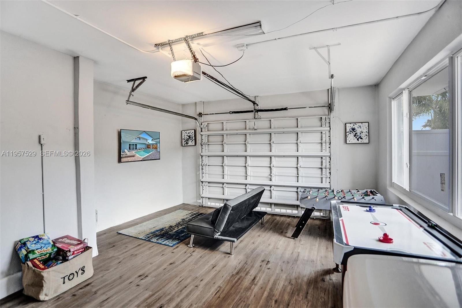 CYPRESS LAKE - Residential