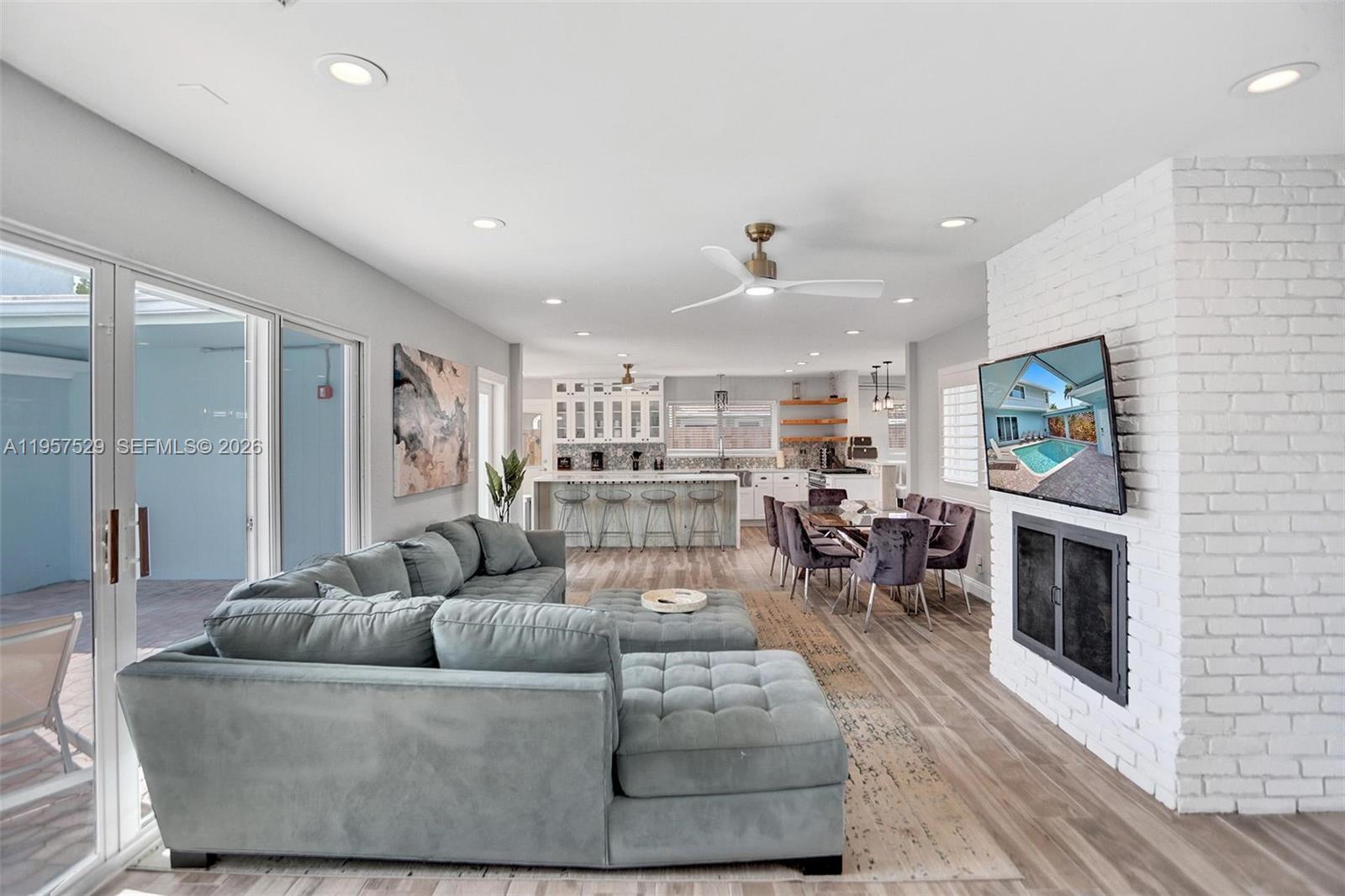 CYPRESS LAKE - Residential