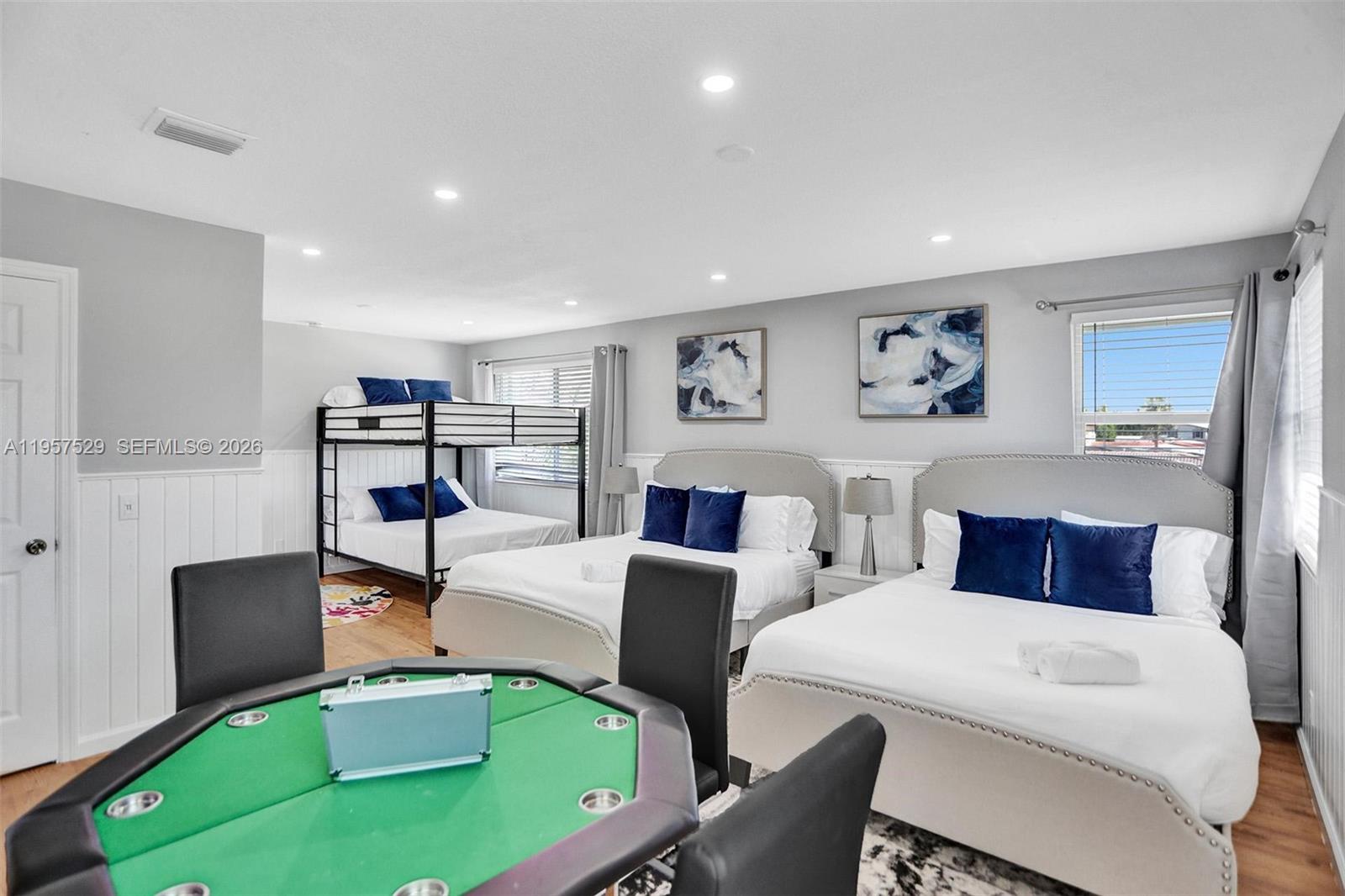 CYPRESS LAKE - Residential