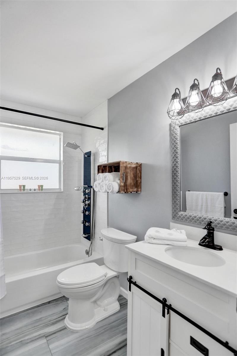 CYPRESS LAKE - Residential