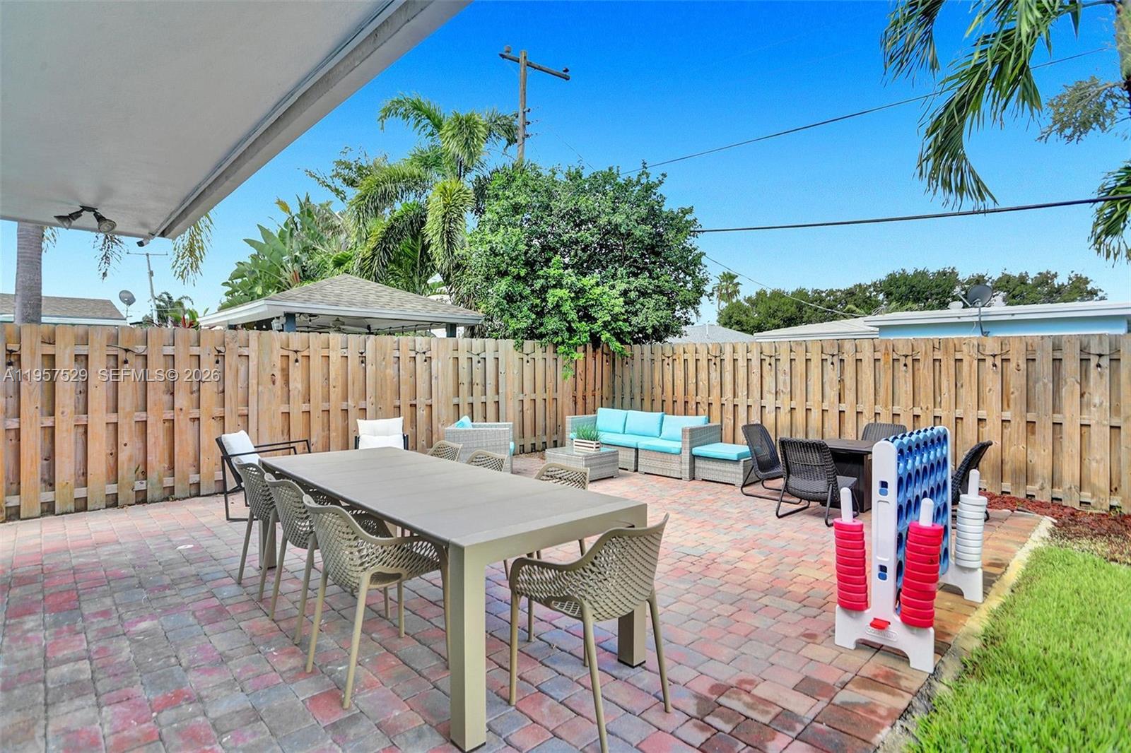 CYPRESS LAKE - Residential