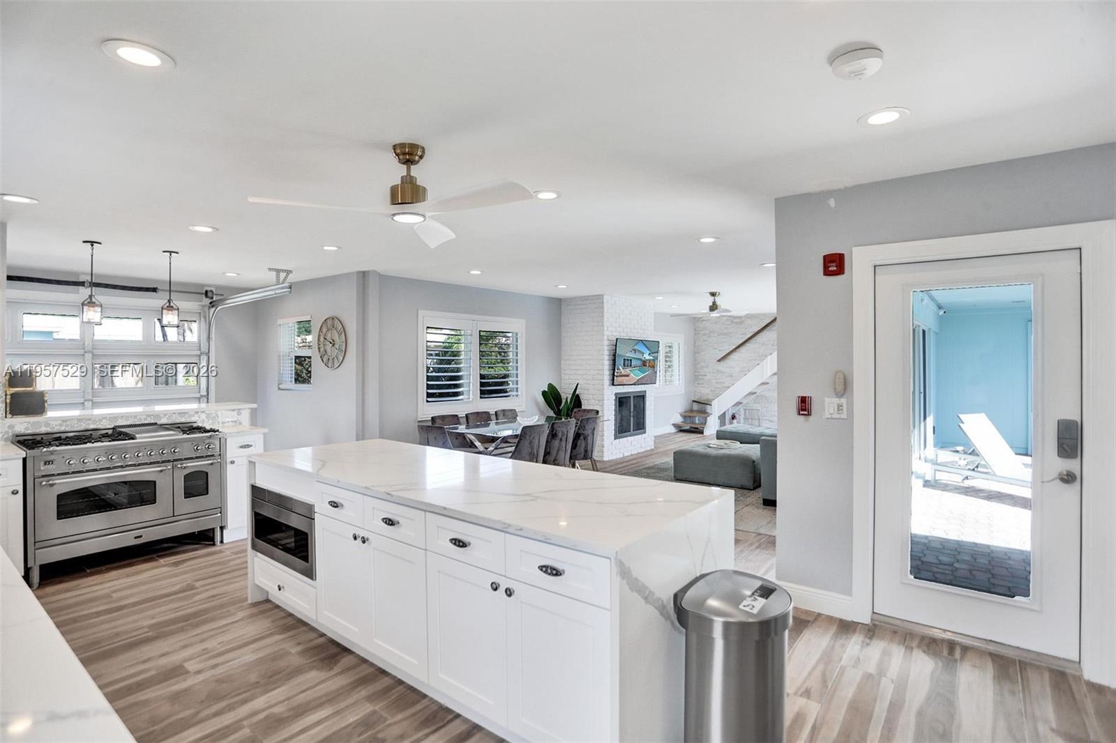 CYPRESS LAKE - Residential