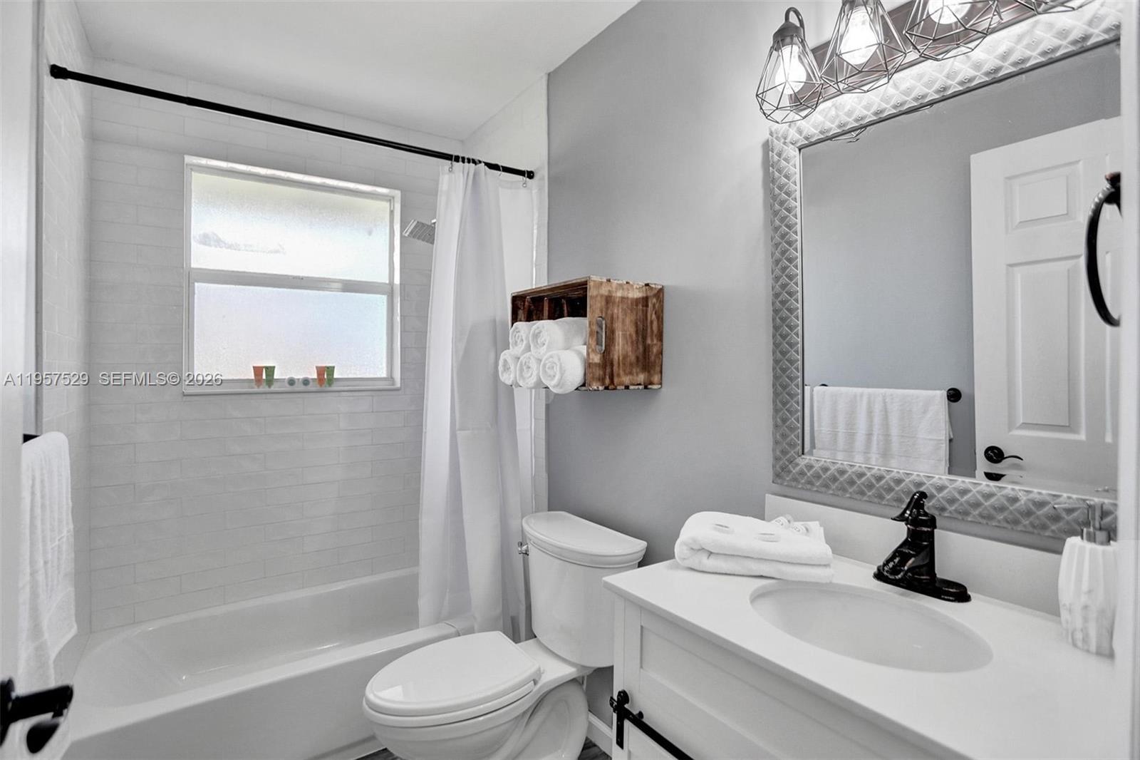 CYPRESS LAKE - Residential