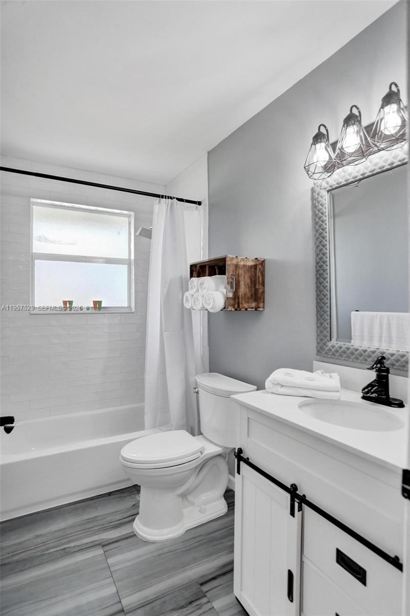 CYPRESS LAKE - Residential