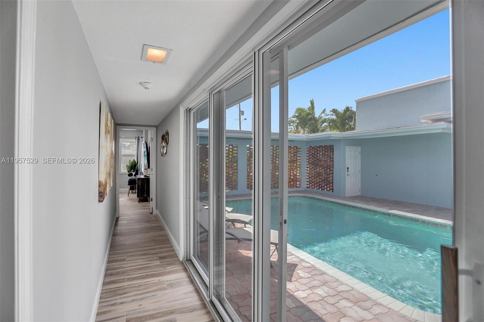 CYPRESS LAKE - Residential