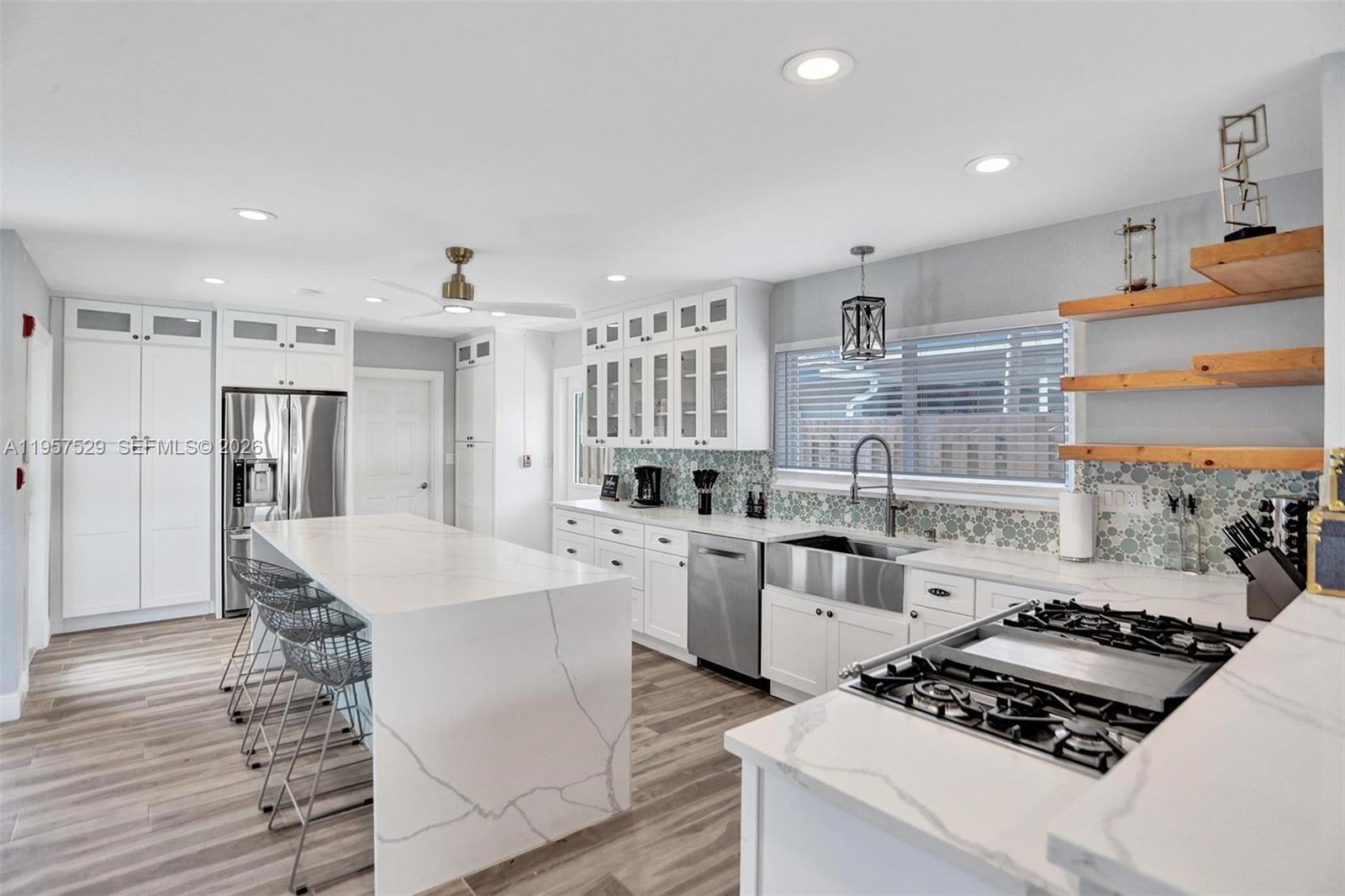 CYPRESS LAKE - Residential