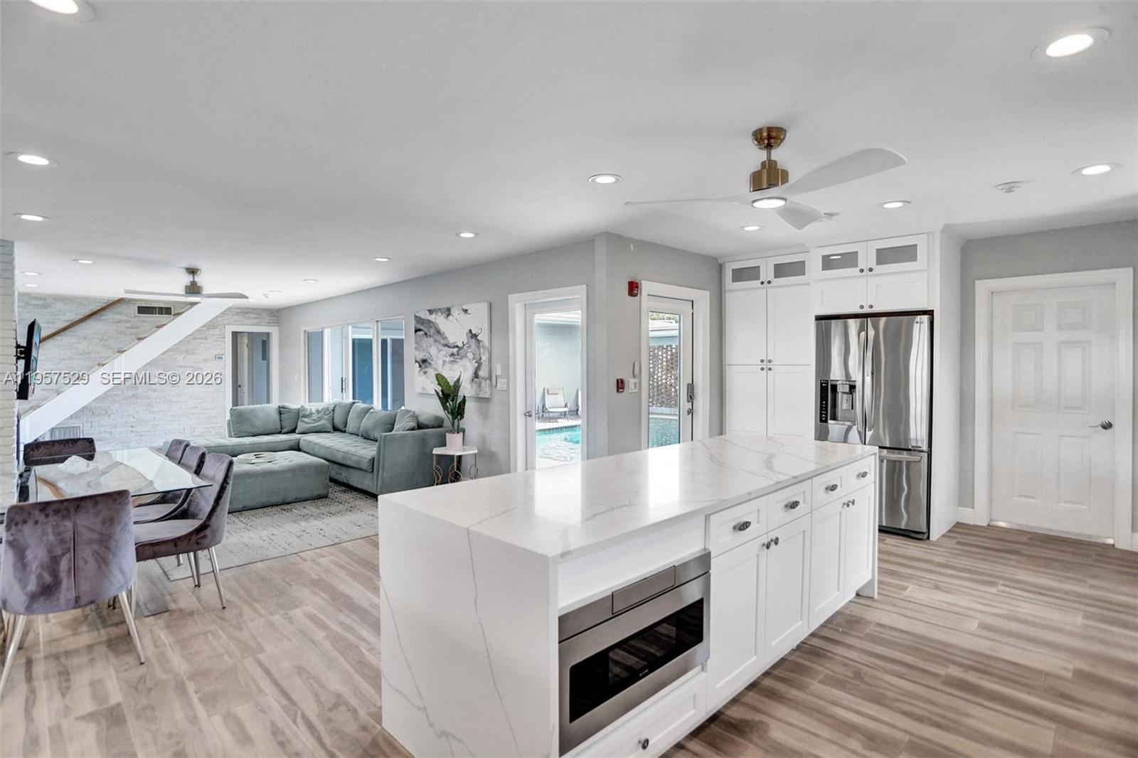 CYPRESS LAKE - Residential