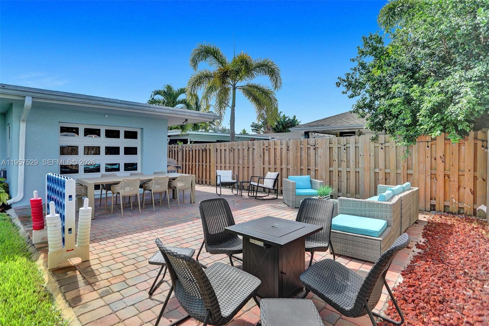 CYPRESS LAKE - Residential