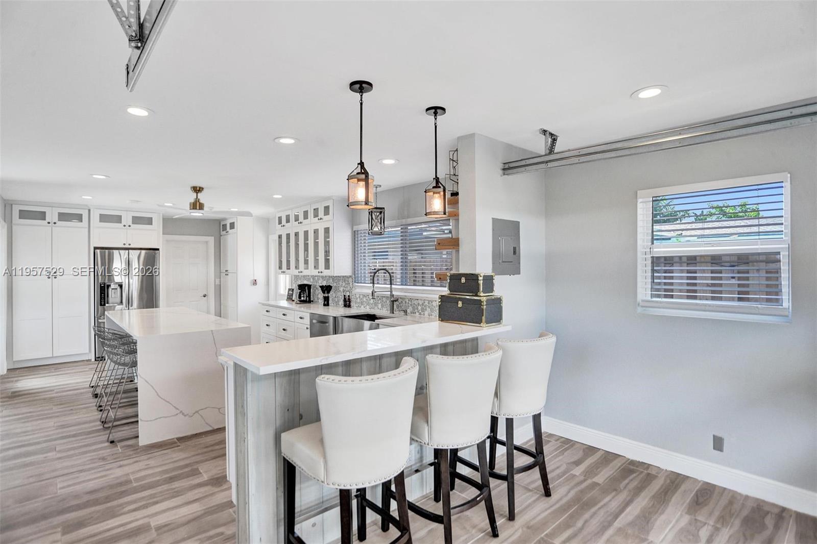 CYPRESS LAKE - Residential