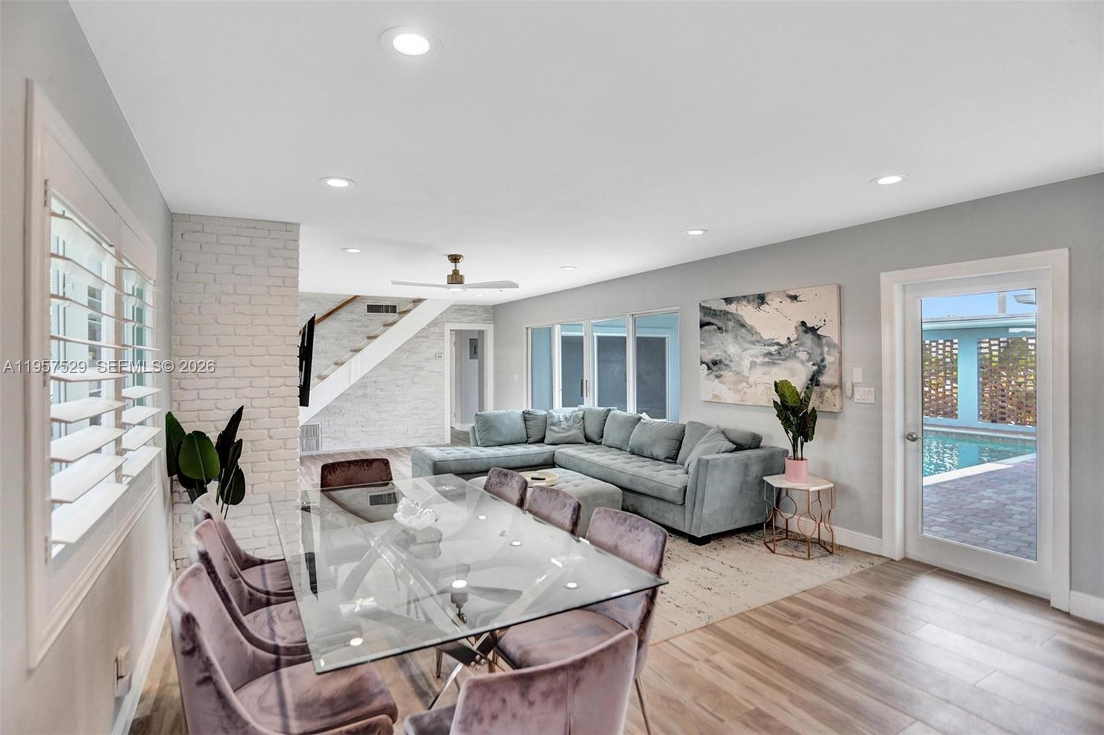 CYPRESS LAKE - Residential