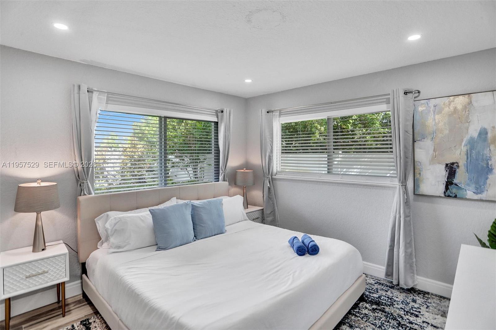 CYPRESS LAKE - Residential